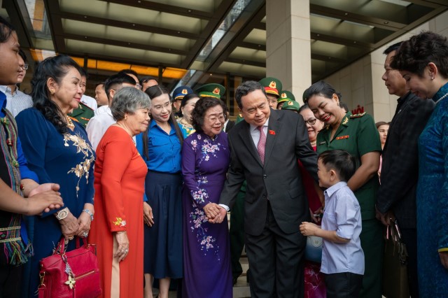 Chủ tịch Quốc hội Trần Thanh Mẫn gặp mặt các đại biểu tiêu biểu nhận giải thưởng Vừ A Dính