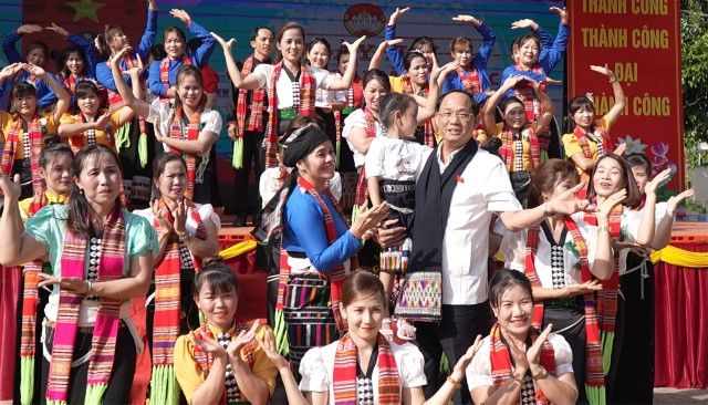 Phó Chủ tịch Quốc hội, Thượng tướng Trần Quang Phương dự Ngày hội Đại đoàn kết toàn dân tộc tại Đắk Nông