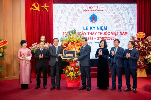 Chủ tịch Quốc hội Trần Thanh Mẫn dự Lễ kỷ niệm 70 năm Ngày Thầy thuốc Việt Nam tại Bệnh viện Hữu Nghị