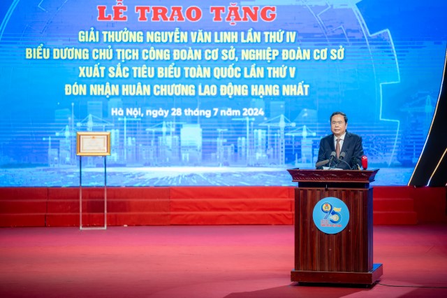 CHỦ TỊCH QUỐC HỘI TRẦN THANH MẪN: CÁN BỘ, ĐOÀN VIÊN CÔNG ĐOÀN TIẾP TỤC NỖ LỰC PHẤN ĐẤU, GÓP PHẦN TÍCH CỰC TRONG SỰ NGHIỆP CÔNG NGHIỆP HÓA, HIỆN ĐẠI HÓA ĐẤT NƯỚC