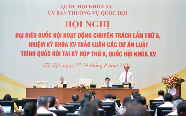 Hội nghị đại biểu Quốc hội hoạt động chuyên trách thảo luận về dự án Luật Phòng không nhân dân