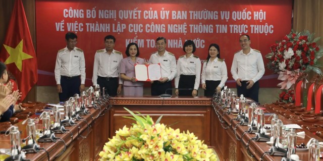 TRAO NGHỊ QUYẾT VỀ VIỆC THÀNH LẬP CỤC CÔNG NGHỆ THÔNG TIN TRỰC THUỘC KIỂM TOÁN NHÀ NƯỚC