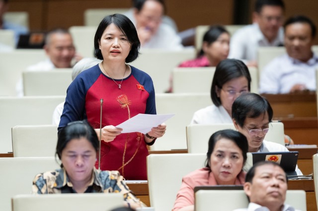 ĐBQH NGUYỄN THỊ MAI THOA: TIẾP TỤC CỤ THỂ HOÁ CÁC NGUYÊN TẮC BẢO ĐẢM AN TOÀN CHO TRẺ EM KHI THAM GIA GIAO THÔNG