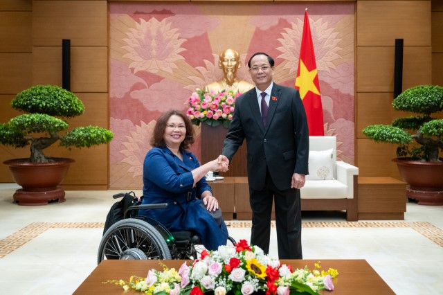 PHÓ CHỦ TỊCH QUỐC HỘI TRẦN QUANG PHƯƠNG TIẾP THƯỢNG NGHỊ SĨ HOA KỲ TAMMY DUCKWORTH