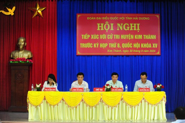 Tổng Thư ký Quốc hội, Chủ nhiệm Văn phòng Quốc hội Bùi Văn Cường tiếp xúc cử tri tại Hải Dương