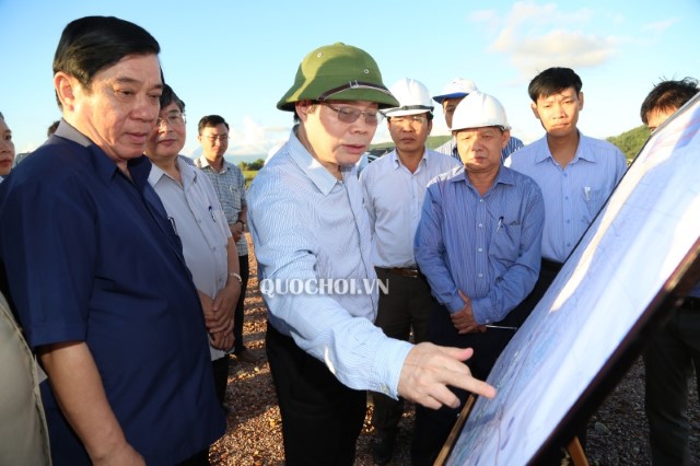 PHÓ CHỦ TỊCH QUỐC HỘI PHÙNG QUỐC HIỂN LÀM VIỆC TẠI BÌNH ĐỊNH