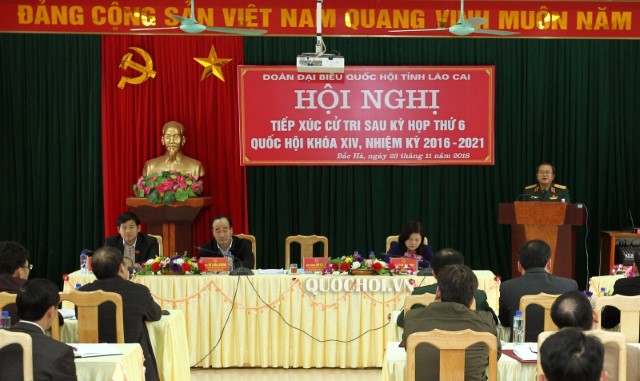 PHÓ CHỦ TỊCH QUỐC HỘI ĐỖ BÁ TỴ TIẾP XÚC CỬ TRI TẠI LÀO CAI SAU KỲ HỌP THỨ 6 QUỐC HỘI KHÓA XIV