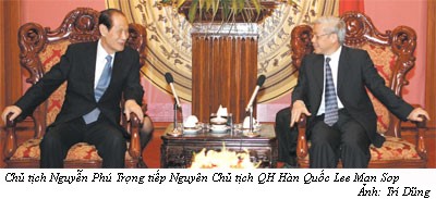 Chủ tịch QH Nguyễn Phú Trọng tiếp Nguyên Chủ tịch QH Hàn Quốc Lee Man Sop