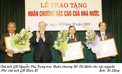 Lễ trao tặng, truy tặng Huân chương bậc cao cho các nguyên Lãnh đạo QH, các cơ quan của QH và VPQH