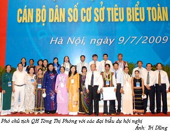 Phó chủ tịch QH Tòng Thị Phóng dự Hội nghị Biểu dương cán bộ dân số cơ sở tiêu biểu toàn quốc