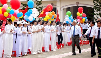 Phó chủ tịch QH Uông Chu Lưu dự Lễ khai giảng Trường THPT chuyên Lê Hồng Phong, Nam Định