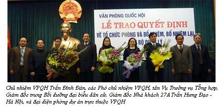 VPQH trao quyết định về tổ chức Phòng và bổ nhiệm cán bộ quản lý