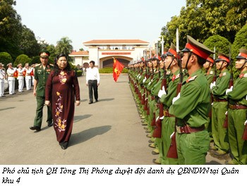 Phó chủ tịch QH Tòng Thị Phóng thăm và làm việc tại Bộ Tư lệnh Quân khu 4