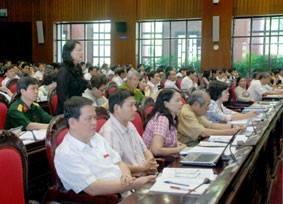 Ngày làm việc thứ hai, kỳ họp thứ bảy, QH khoá XII: Thảo luận dự thảo Luật Ngân hàng nhà nước Việt Nam (sửa đổi) và chủ trương đầu tư Dự án xây dựng đường sắt cao tốc Hà Nội - Thành phố Hồ Chí Minh