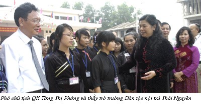 Phó chủ tịch QH Tòng Thị Phóng dự khai giảng năm học mới tại Trường Dân tộc nội trú Thái Nguyên