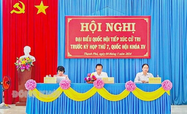 ĐOÀN ĐBQH TỈNH BẾN TRE TIẾP XÚC CỬ TRI TẠI HUYỆN THẠNH PHÚ