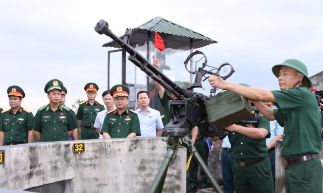 ĐOÀN KHẢO SÁT CỦA ỦY BAN QUỐC PHÒNG VÀ AN NINH LÀM VIỆC VỚI UBND HUYỆN KIM ĐỘNG, HƯNG YÊN