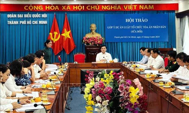 ĐOÀN ĐBQH THÀNH PHỐ HỒ CHÍ MINH LẤY Ý KIẾN GÓP Ý DỰ THẢO LUẬT TỔ CHỨC TÒA ÁN NHÂN DÂN (SỬA ĐỔI)