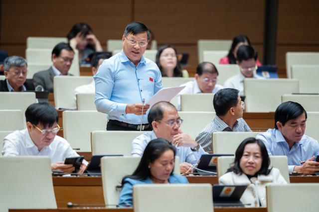 ĐBQH TRẦN VĂN TIẾN: CẦN RÀ SOÁT KỸ LƯỠNG NỘI DUNG VỀ QUỸ ĐẤT CHO KẾT CẤU HẠ TẦNG ĐƯỜNG BỘ