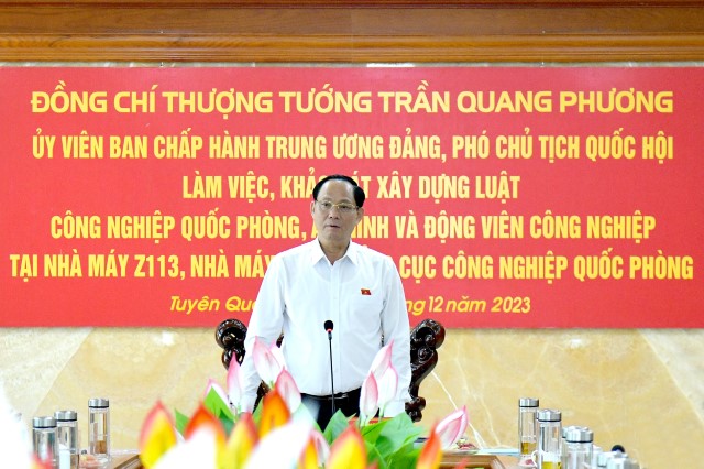 PHÓ CHỦ TỊCH QUỐC HỘI TRẦN QUANG PHƯƠNG LÀM VIỆC VỚI NHÀ MÁY Z113 VÀ NHÀ MÁY Z129 THUỘC TỔNG CỤC CÔNG NGHIỆP QUỐC PHÒNG