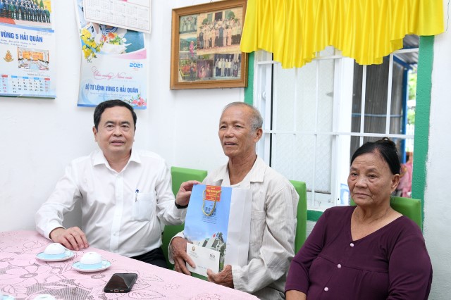 PHÓ CHỦ TỊCH THƯỜNG TRỰC QUỐC HỘI TRẦN THANH MẪN THĂM, TẶNG QUÀ THƯƠNG BINH, GIA ĐÌNH CHÍNH SÁCH TẠI THÀNH PHỐ PHÚ QUỐC