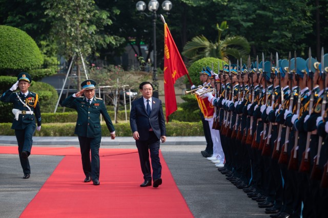 CHỦ TỊCH QUỐC HỘI VƯƠNG ĐÌNH HUỆ DỰ LỄ KỶ NIỆM 60 NĂM NGÀY TRUYỀN THỐNG QUÂN CHỦNG PHÒNG KHÔNG - KHÔNG QUÂN