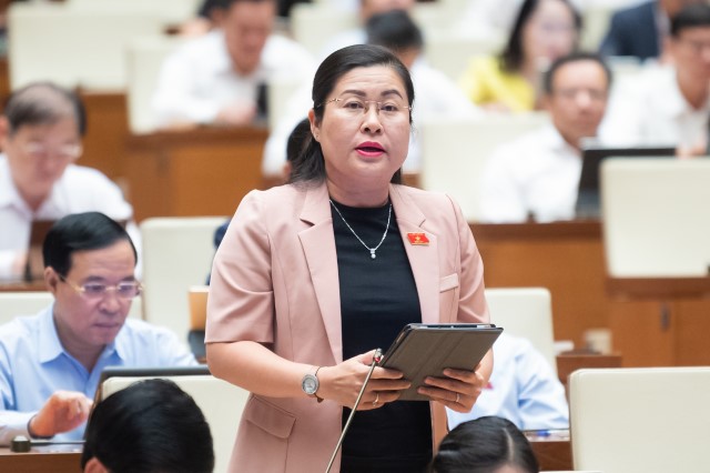 PHÓ TRƯỞNG ĐOÀN ĐBQH TỈNH VĨNH LONG NGUYỄN THỊ MINH TRANG: TẬP TRUNG LÃNH ĐẠO, CHỈ ĐẠO, PHÂN CÔNG, PHÂN CẤP TOÀN DIỆN HƠN