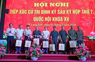 ĐOÀN ĐẠI BIỂU QUỐC HỘI TỈNH LẠNG SƠN TIẾP XÚC CỬ TRI SAU KỲ HỌP THỨ 7 TẠI THÀNH PHỐ LẠNG SƠN