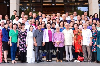 HÌNH ẢNH CHỦ TỊCH QUỐC HỘI NGUYỄN THỊ KIM NGÂN GẶP MẶT ĐẠI DIỆN NHÂN DÂN PHƯỜNG VĨNH PHÚC, TP. HÀ NỘI