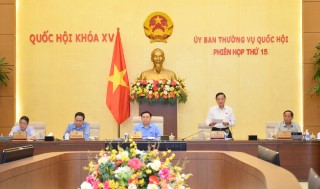 ỦY BAN THƯỜNG VỤ QUỐC HỘI ĐÁNH GIÁ CAO CÔNG TÁC XÂY DỰNG VÀ TỔ CHỨC THI HÀNH PHÁP LUẬT CỦA CHÍNH PHỦ