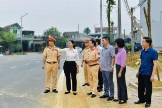 ĐOÀN ĐBQH TỈNH TUYÊN QUANG GIÁM SÁT VIỆC THỰC HIỆN CHÍNH SÁCH, PHÁP LUẬT VỀ BẢO ĐẢM TTATGT