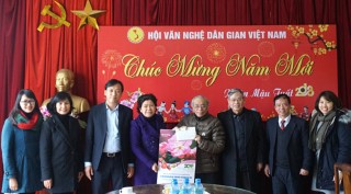 THƯỜNG TRỰC UỶ BAN VH,GD, TN, TN VÀ NĐ THĂM CHÚC TẾT HỘI VĂN NGHỆ DÂN GIAN VIỆT NAM